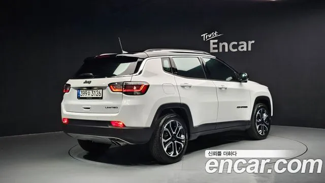 Jeep Compass 2022 — фото 2
