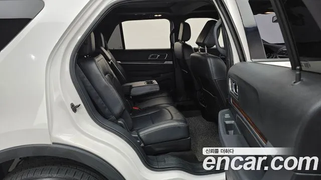 Ford Explorer 2019 — фото 17