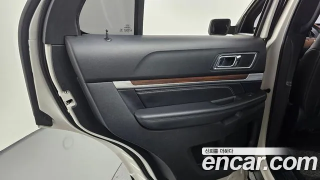 Ford Explorer 2019 — фото 15