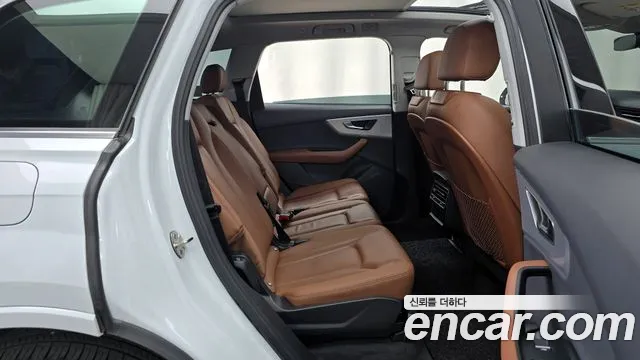 Audi Q7 2021 — фото 17