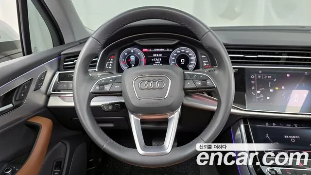 Audi Q7 2021 — фото 19