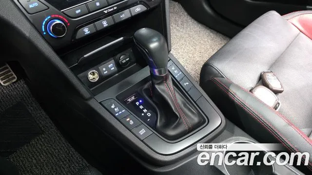 Hyundai AVANTE 2018 — фото 11