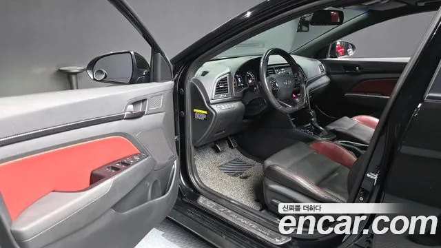 Hyundai AVANTE 2018 — фото 12