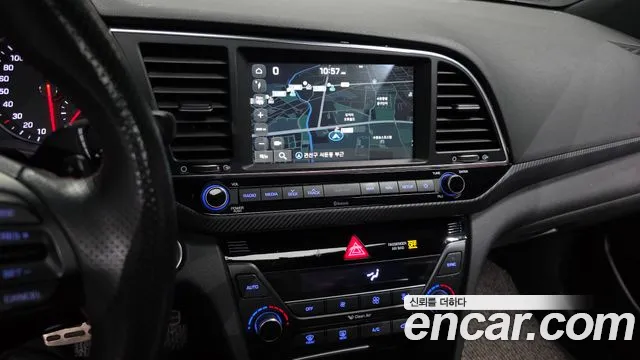 Hyundai AVANTE 2018 — фото 20