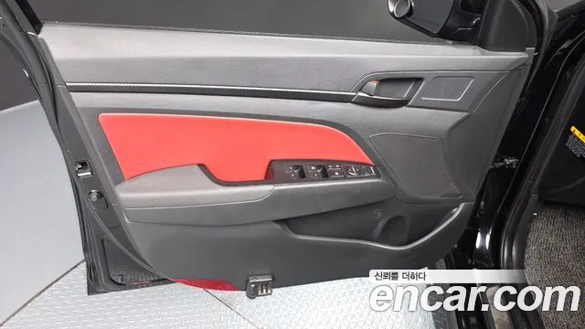 Hyundai AVANTE 2018 — фото 13