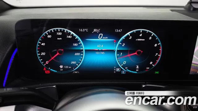 Mercedes-Benz GLB-Class 2021 — фото 10