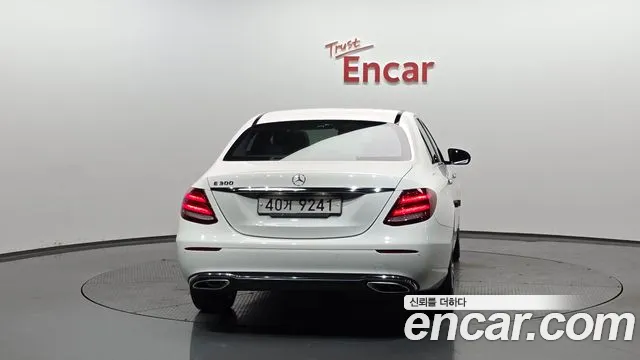 Mercedes-Benz E-Class 2017 — фото 3