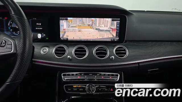 Mercedes-Benz E-Class 2017 — фото 18