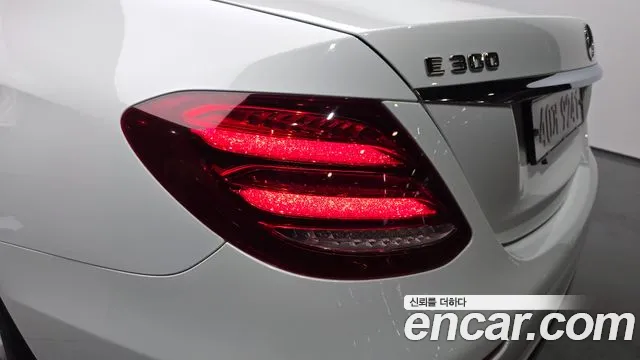 Mercedes-Benz E-Class 2017 — фото 8