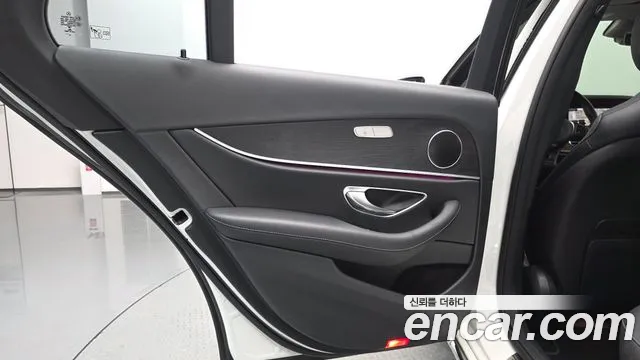 Mercedes-Benz E-Class 2017 — фото 14