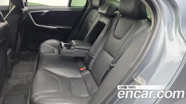 Volvo S60 2017 — фото 18