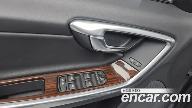 Volvo S60 2017 — фото 16