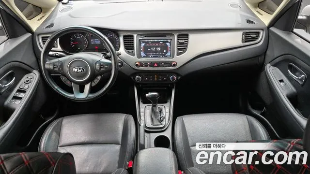 Kia Carens 2017 — фото 10