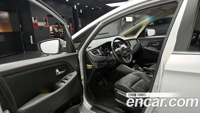 Kia Carens 2017 — фото 13