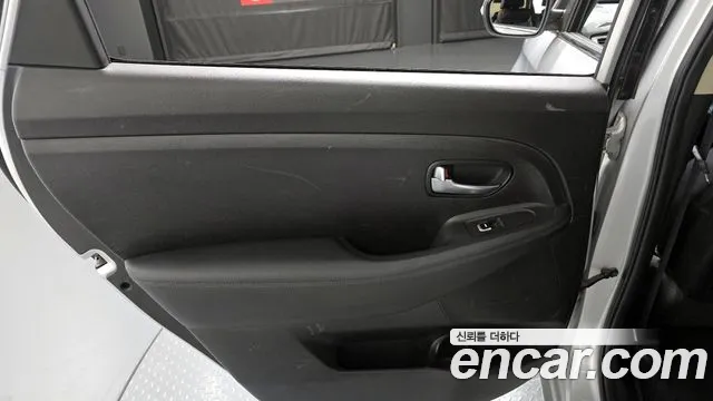 Kia Carens 2017 — фото 15