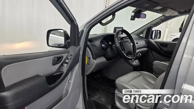 Hyundai Starex 2018 — фото 10