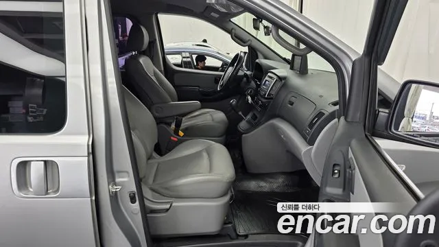 Hyundai Starex 2018 — фото 11