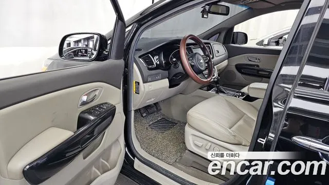 Kia Canival 2015 — фото 10