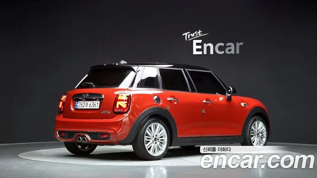 Mini Cooper 2015 — фото 1
