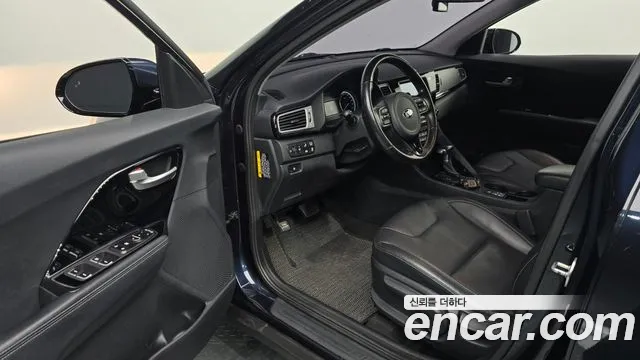 Kia Niro 2018 — фото 12