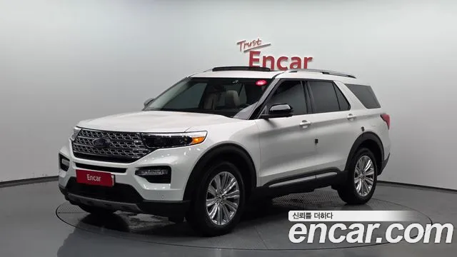 Ford Explorer 2023 — фото 1