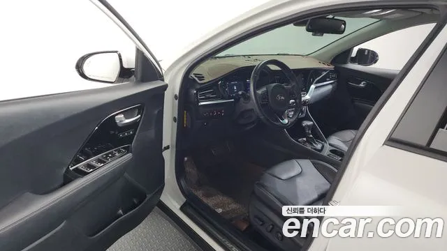 Kia Niro 2020 — фото 12