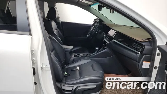 Kia Niro 2020 — фото 15