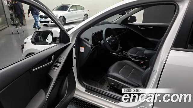 Kia Niro 2022 — фото 10