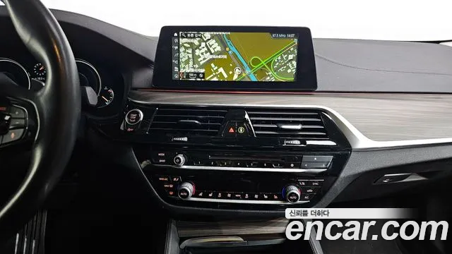 BMW 5-Series 2018 — фото 13
