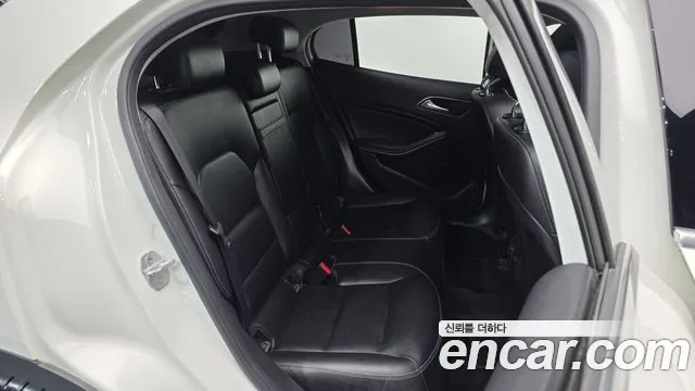 Mercedes-Benz GLA-Class 2016 — фото 11