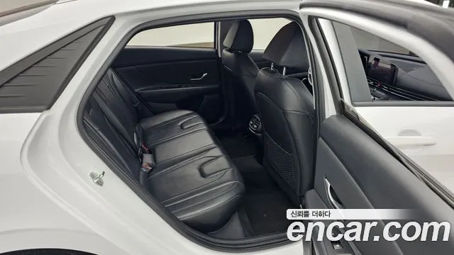 Hyundai AVANTE 2023 — фото 12