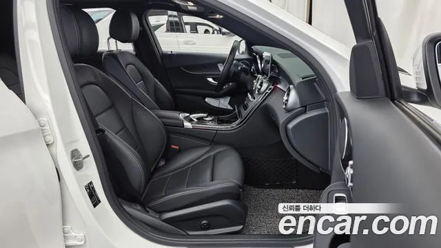 Mercedes-Benz C-Class 2019 — фото 17