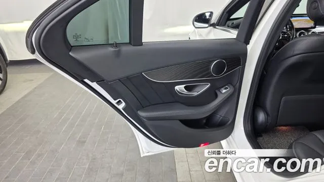 Mercedes-Benz C-Class 2019 — фото 15