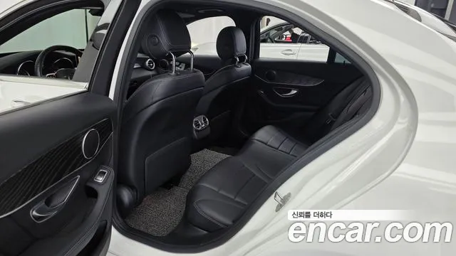 Mercedes-Benz C-Class 2019 — фото 16