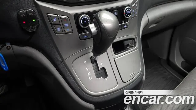 Hyundai Starex 2017 — фото 12