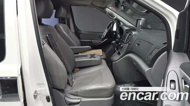 Hyundai Starex 2017 — фото 13