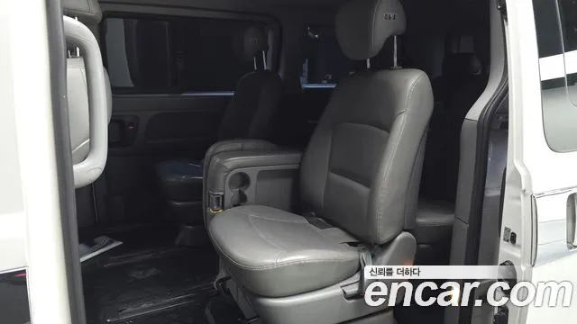 Hyundai Starex 2017 — фото 18