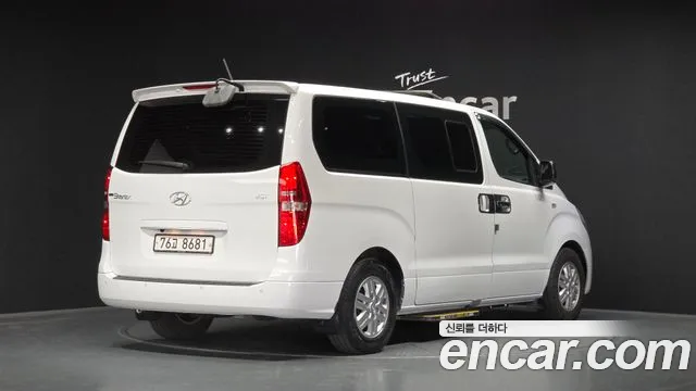 Hyundai Starex 2017 — фото 8