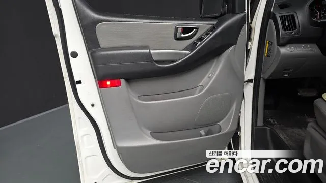 Hyundai Starex 2017 — фото 14