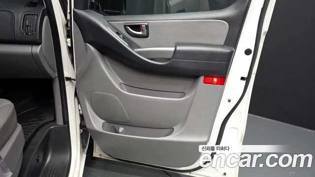 Hyundai Starex 2017 — фото 15