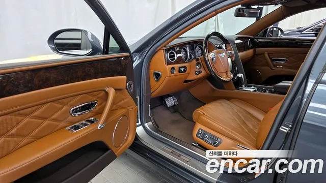 Bentley Flying Spur 2015 — фото 10