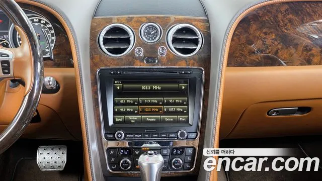 Bentley Flying Spur 2015 — фото 14