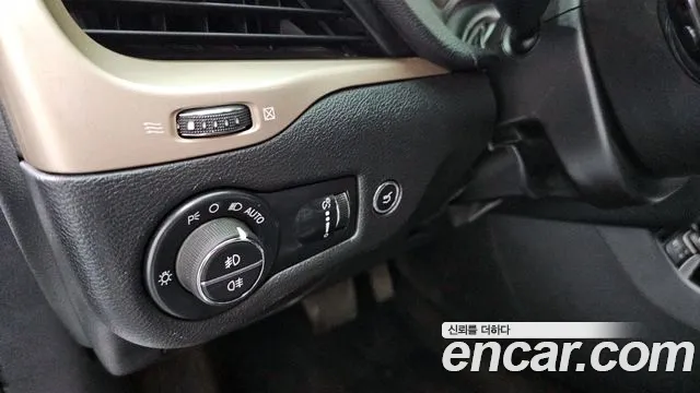 Jeep Cherokee 2016 — фото 16