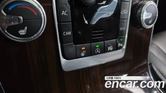 Volvo S60 2018 — фото 16