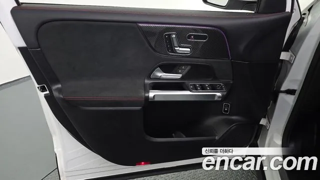 Mercedes-Benz GLB-Class 2021 — фото 14
