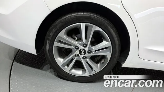 Hyundai AVANTE 2018 — фото 5