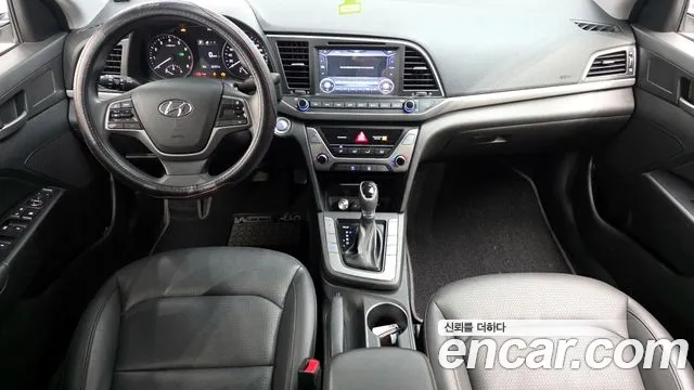 Hyundai AVANTE 2018 — фото 10