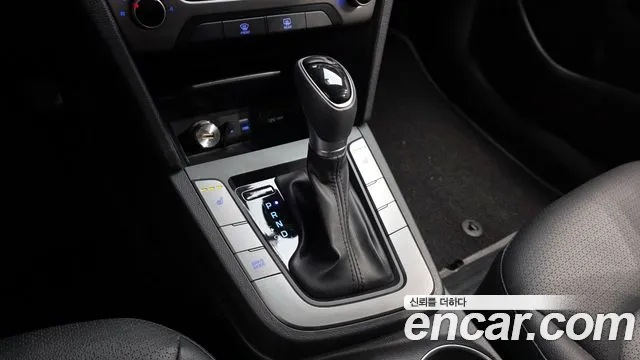 Hyundai AVANTE 2018 — фото 12