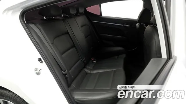 Hyundai AVANTE 2018 — фото 17