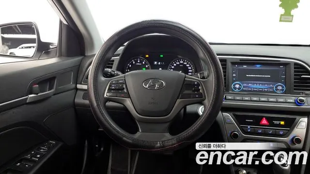 Hyundai AVANTE 2018 — фото 18